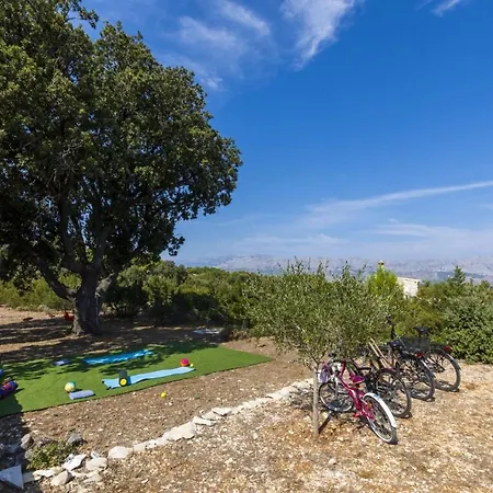 In Sleeps 6 Includes Swimming Pool Air Con And Wifi 2 9 빌라