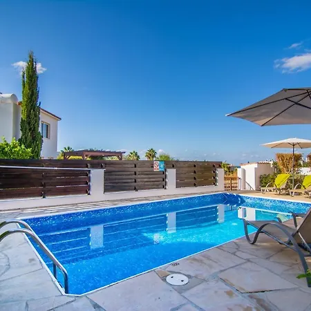 빌라 In Sleeps 6 Includes Swimming Pool Air Con And Wifi 2 9 *