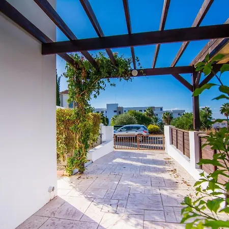 In Sleeps 6 Includes Swimming Pool Air Con And Wifi 2 9 *