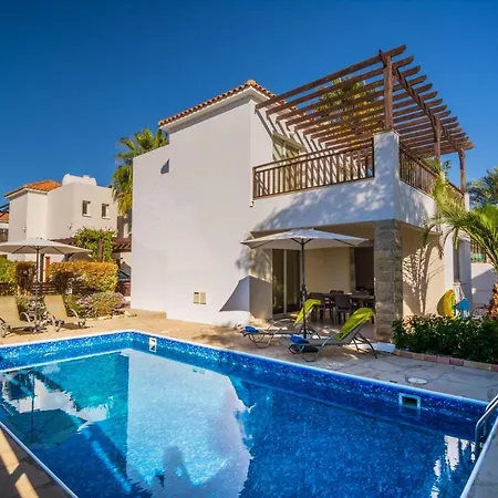 In Sleeps 6 Includes Swimming Pool Air Con And Wifi 2 9 Villa Peyia
