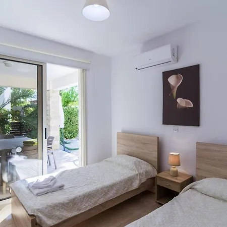 In Sleeps 6 Includes Swimming Pool Air Con And Wifi 2 9 Villa Peyia