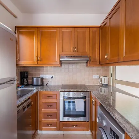 In Sleeps 6 Includes Swimming Pool Air Con And Wifi 2 9