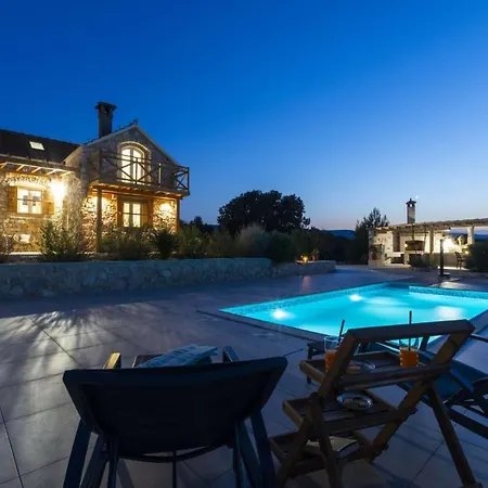 In Sleeps 6 Includes Swimming Pool Air Con And Wifi 2 9 Villa Pégeia
