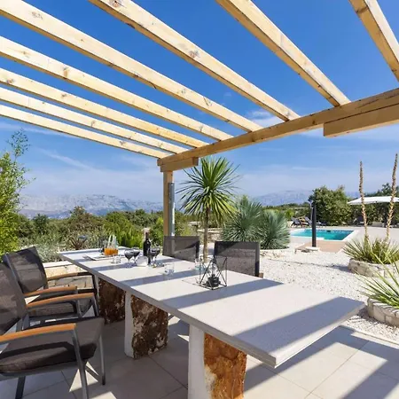 Villa In Sleeps 6 Includes Swimming Pool Air Con And Wifi 2 9