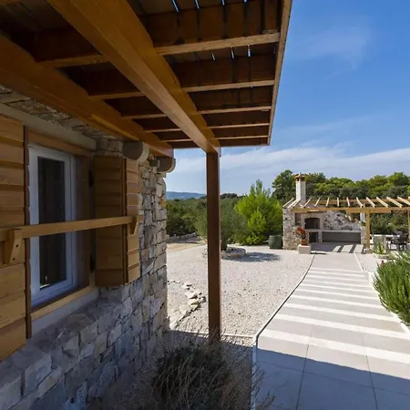 Villa In Sleeps 6 Includes Swimming Pool Air Con And Wifi 2 9 Peyia