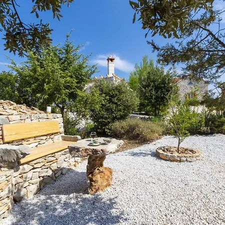 In Sleeps 6 Includes Swimming Pool Air Con And Wifi 2 9 Villa *